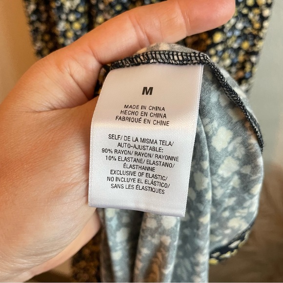 NWT FAVORITE DAUGHTER Apartment Smocked Maxi Dress In Poppy Floral-Navy size M - Picture 5 of 11